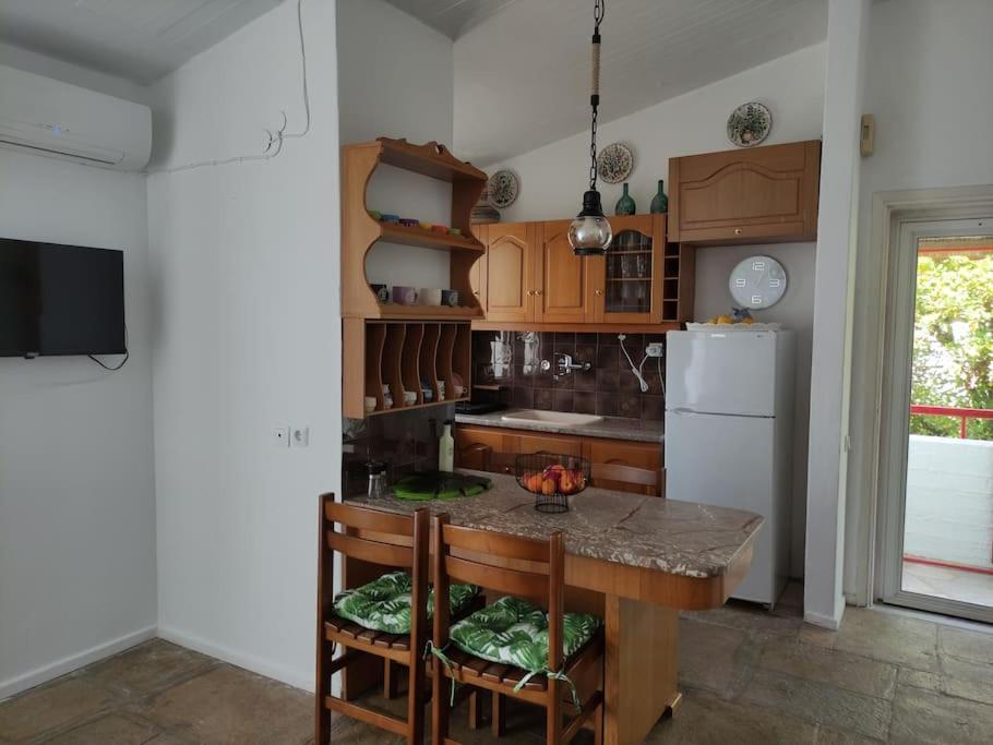 Rena'S Apartment Епаноми Екстериор снимка